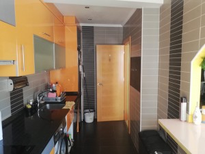 PISO EN EL CENTRO MUY BIEN .