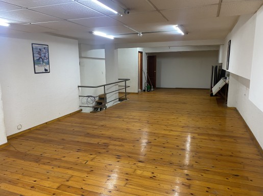 Local comercial en alquiler en Santander con 100 m2 por 695 €/mes