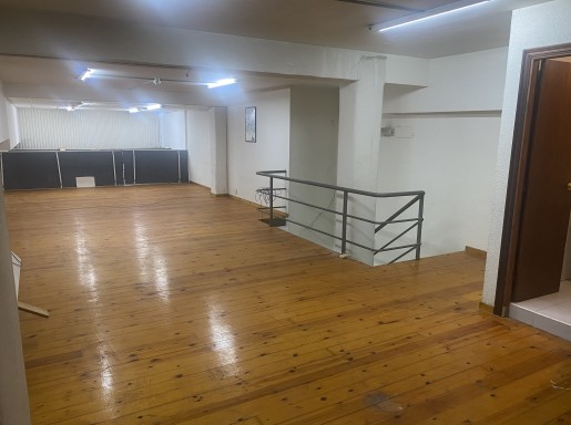 Local comercial en alquiler en Santander con 100 m2 por 695 €/mes