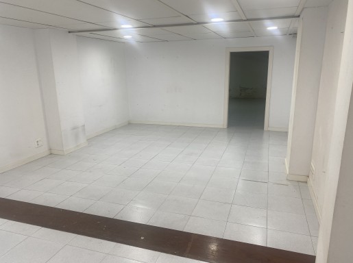 Local comercial en alquiler en Santander con 100 m2 por 695 €/mes