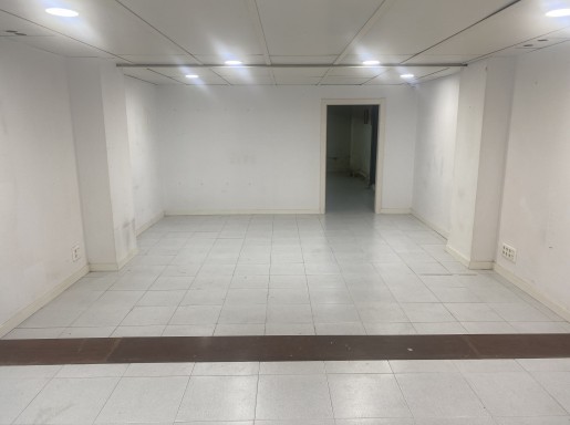 Local comercial en alquiler en Santander con 100 m2 por 695 €/mes