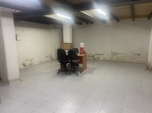 Local comercial en alquiler en Santander con 100 m2 por 695 €/mes