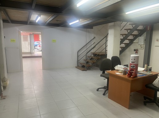 Local comercial en alquiler en Santander con 100 m2 por 695 €/mes