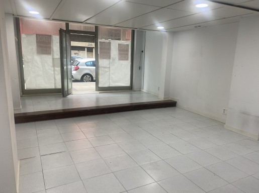 Local comercial en alquiler en Santander con 100 m2 por 695 €/mes