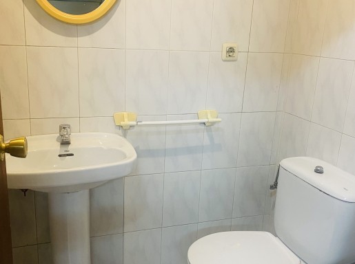 Local comercial en alquiler en Santander con 100 m2 por 695 €/mes