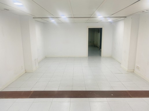 Local comercial en alquiler en Santander con 100 m2 por 695 €/mes