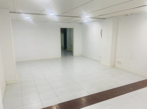 Local comercial en alquiler en Santander con 100 m2 por 695 €/mes
