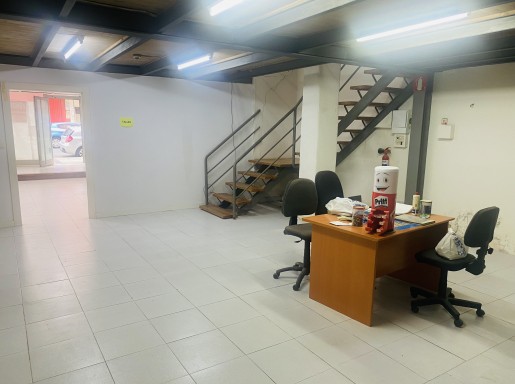 Local comercial en alquiler en Santander con 100 m2 por 695 €/mes