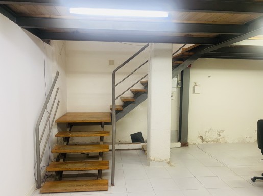 Local comercial en alquiler en Santander con 100 m2 por 695 €/mes