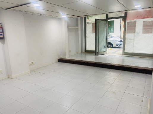 Local comercial en alquiler en Santander con 100 m2 por 695 €/mes