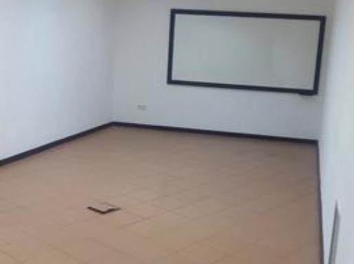 Local comercial en alquiler en Santander con 2 baños y 320 m2 por 2.900 €/mes