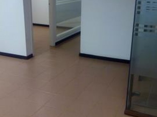 Local comercial en alquiler en Santander con 2 baños y 320 m2 por 2.900 €/mes