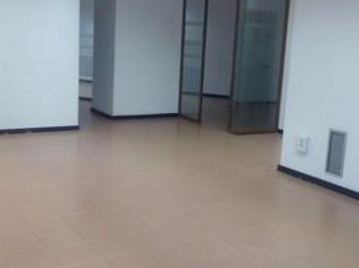Local comercial en alquiler en Santander con 2 baños y 320 m2 por 2.900 €/mes
