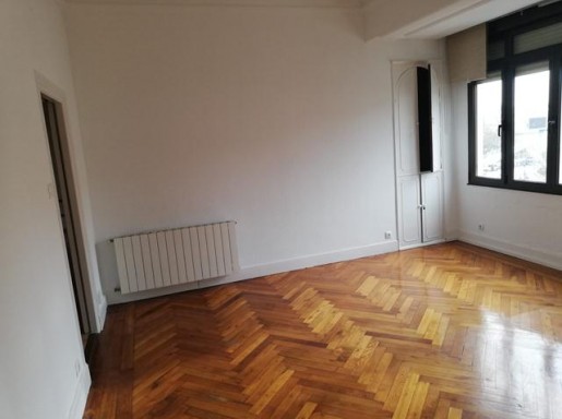 PISO SEÑORIAL Y AMPLIO CENTRO