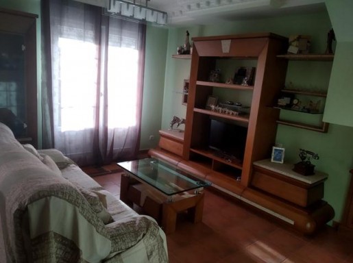 CHALET CON GARAJE Y PARCELA