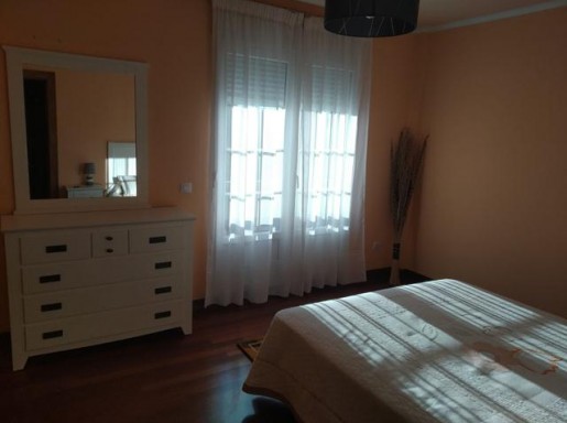 CHALET CON GARAJE Y PARCELA