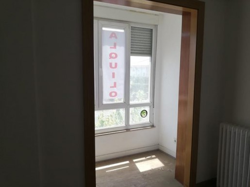 ALQUILER OFICINA AMPLIA CENTRO