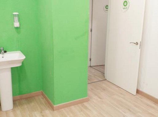 local reformado en dos plantas