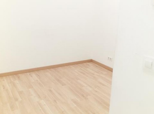 local reformado en dos plantas