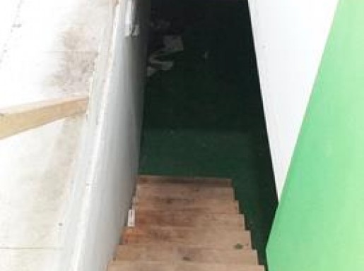 local reformado en dos plantas