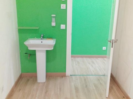 local reformado en dos plantas