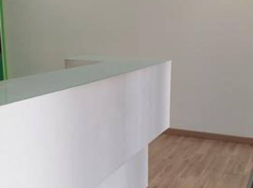 local reformado en dos plantas