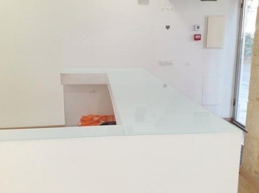 local reformado en dos plantas