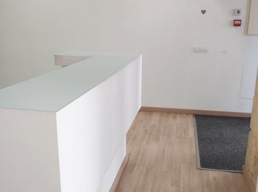 local reformado en dos plantas