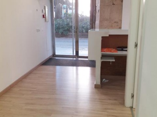 local reformado en dos plantas