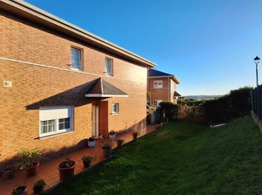 Chalet pareado en la playa