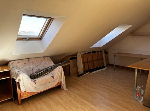 Chalet con porche y jardin