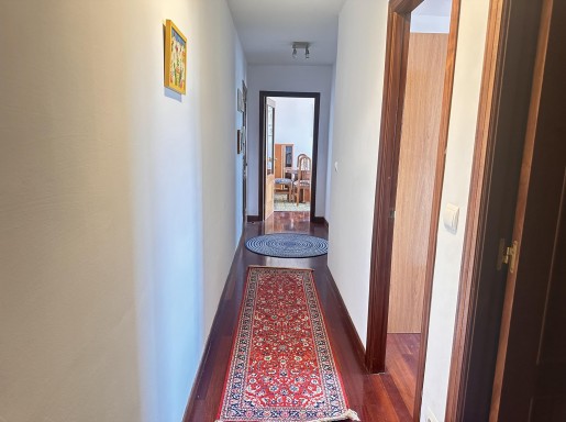 Piso amplio con trastero 