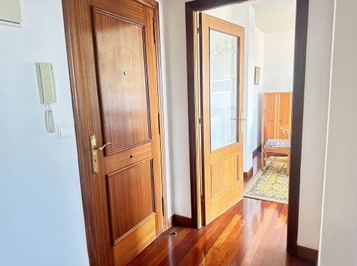 Piso amplio con trastero 