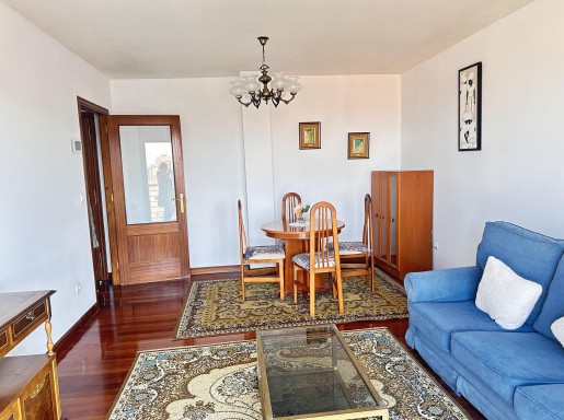 Piso amplio con trastero 