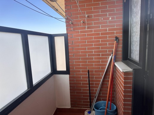 Piso amplio con trastero 