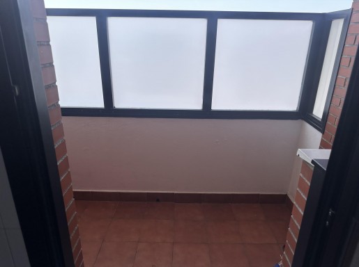 Piso amplio con trastero 