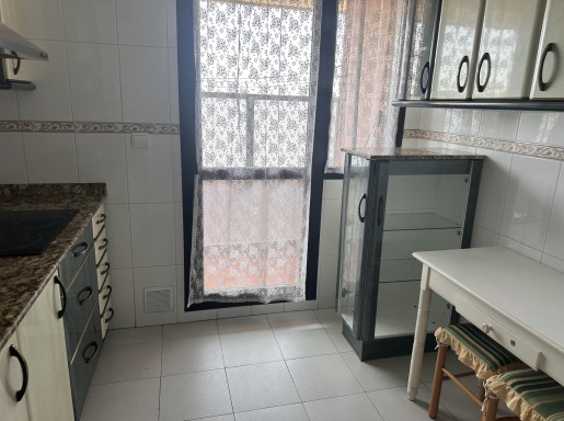 Piso amplio con trastero 