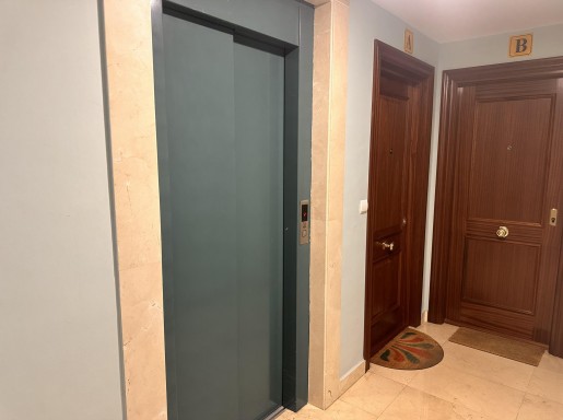 Piso amplio con trastero 