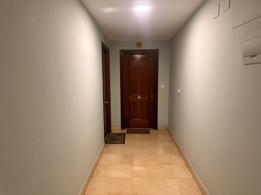 Piso amplio con trastero 