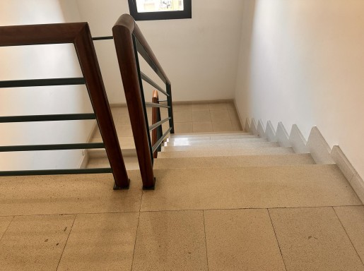 Piso amplio con trastero 