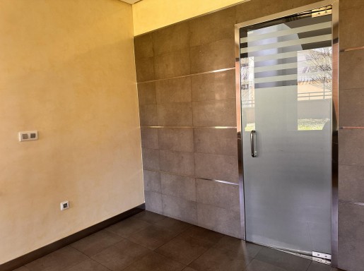 Piso amplio con trastero 