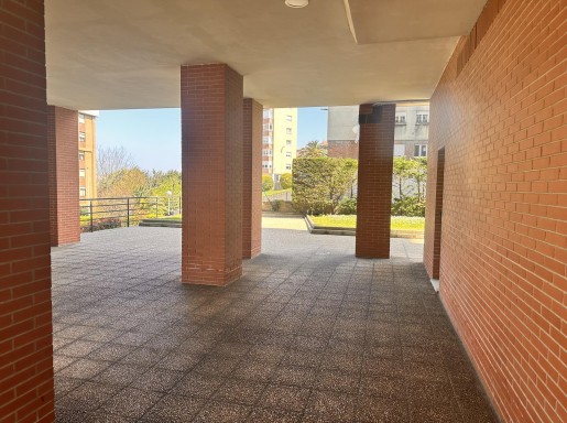 Piso amplio con trastero 