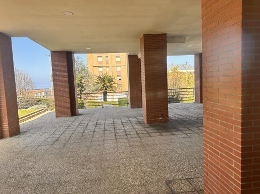 Piso amplio con trastero 