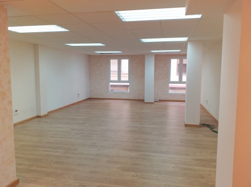 EXCELENTE LOCAL CON ASCENSOR