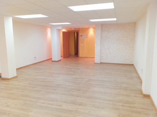 EXCELENTE LOCAL CON ASCENSOR