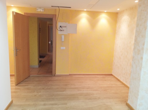 EXCELENTE LOCAL CON ASCENSOR