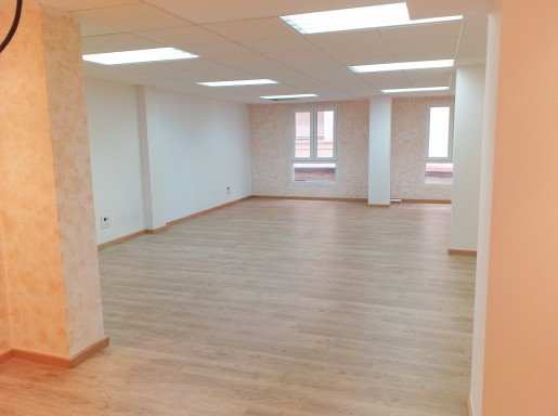 EXCELENTE LOCAL CON ASCENSOR