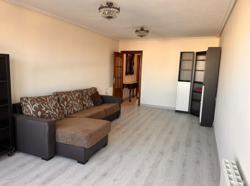 Piso con 2 baños y ascensor