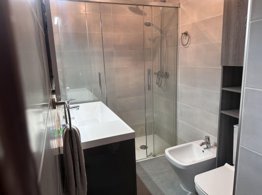 Piso con 2 baños y ascensor