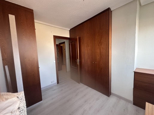 Piso con 2 baños y ascensor